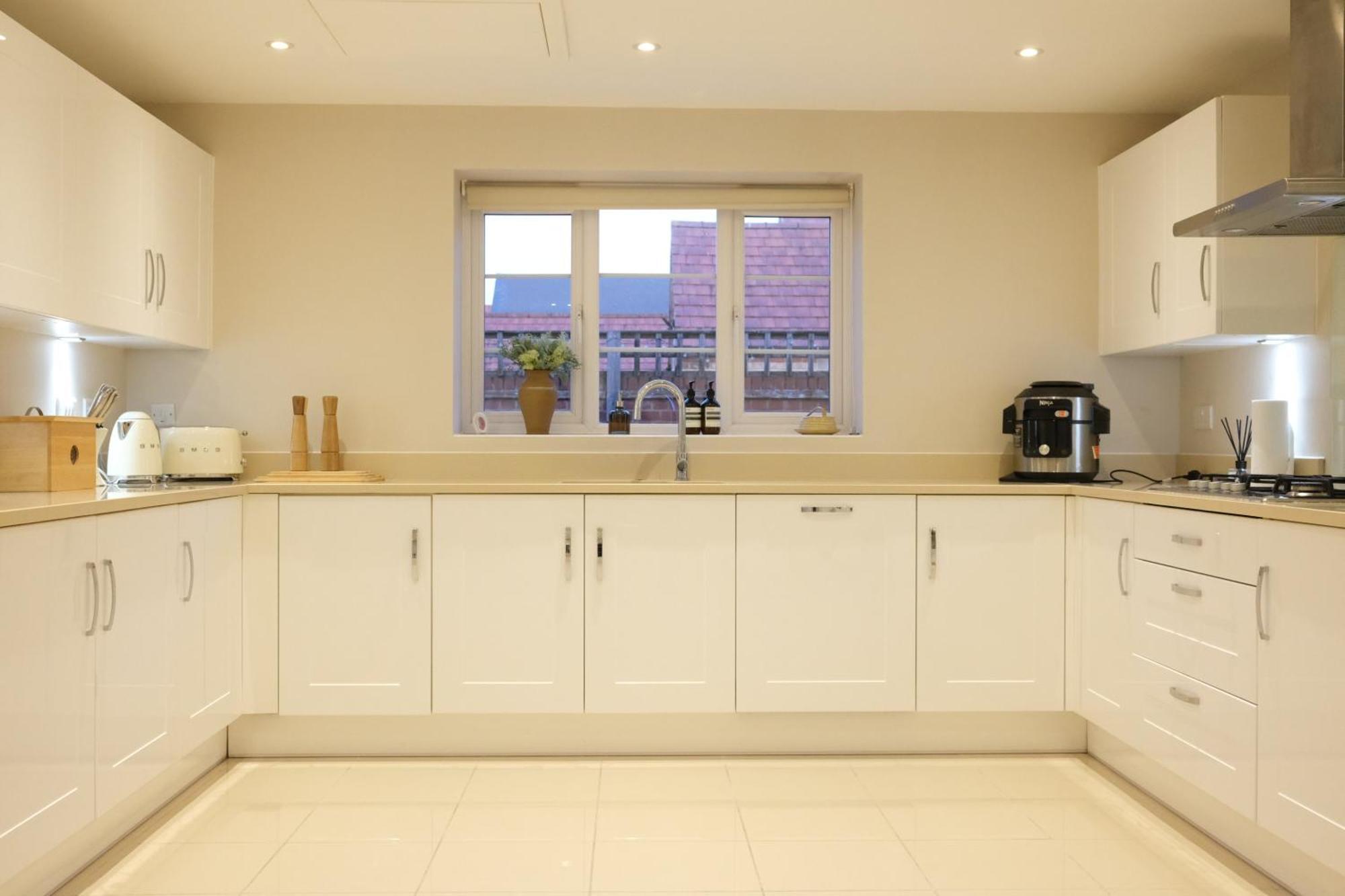 Luxury 6-Bedroom House 5 Minutes From Bicester Village Shopping Outlet Chesterton  Bagian luar foto